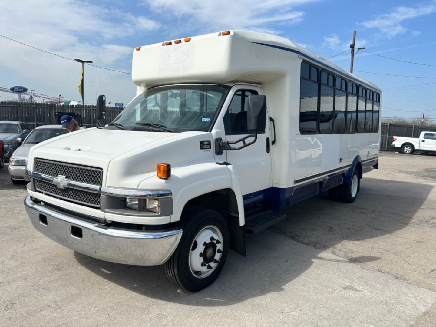 2006 White Chevrolet C5V042 (1GBE5V1G96F) , located at 1687 Business 35 S, New Braunfels, TX, 78130, (830) 625-7159, 29.655487, -98.051491 - Photo#0